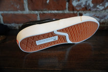 Load image into Gallery viewer, Vans Curren Caples gum black/white