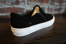 Load image into Gallery viewer, Warsaw Stranger Slip On black/white