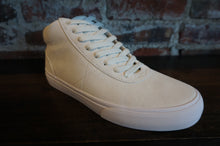 Load image into Gallery viewer, Warsaw Chapter Mid white/white pig suede
