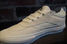 Load image into Gallery viewer, Vans Skate Safe Low blanc de blanc