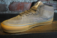Load image into Gallery viewer, Vans Skate Half Cab walnut/gum