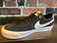 Load image into Gallery viewer, Nike SB Zoom Blazer Low Pro GT black/white