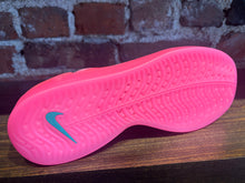 Load image into Gallery viewer, Nike SB Zoom Nyjah 4 hyper pink