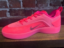 Load image into Gallery viewer, Nike SB Zoom Nyjah 4 hyper pink