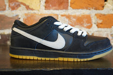 Load image into Gallery viewer, Nike SB Dunk Low Pro HF3704-003 and HF3704-100
