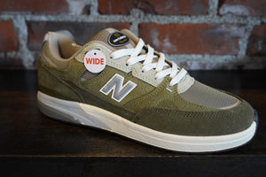 NB Numeric Andrew Reynolds 933