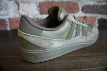 Load image into Gallery viewer, Adidas Tyshawn II GREEN JQ1132

