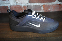 Load image into Gallery viewer, Nike SB Zoom Nyjah 4 BLACK FQ1273-002
