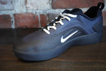 Load image into Gallery viewer, Nike SB Zoom Nyjah 4 BLACK FQ1273-002
