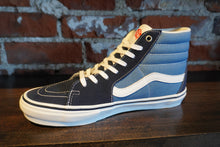 Load image into Gallery viewer, Vans Skate Sk8-Hi navy/white
