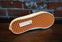 Load image into Gallery viewer, Vans Skate Authentic Mid black/white
