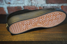 Load image into Gallery viewer, VM001-Suede-black/black LAST RESORT
