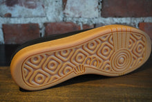 Load image into Gallery viewer, CM003-Leather-black/gum LAST RESORT
