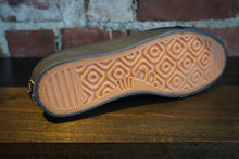 Load image into Gallery viewer, VM001-Mid-Suede grape magnet/black
