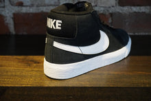 Load image into Gallery viewer, Nike SB Zoom Blazer Mid black/white
