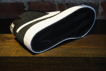 Load image into Gallery viewer, Nike SB Zoom Blazer Mid black/white
