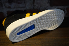 Load image into Gallery viewer, Adidas Superskate black/gold KJ3831
