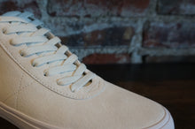 Load image into Gallery viewer, Warsaw Chapter Mid white/white pig suede
