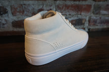 Load image into Gallery viewer, Warsaw Chapter Mid white/white pig suede
