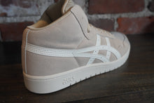 Load image into Gallery viewer, Asics Japan Pro MT feather grey/cream
