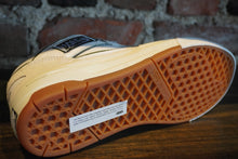 Load image into Gallery viewer, Vans Skate Half Cab Wafflecup Una

