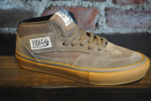 Load image into Gallery viewer, Vans Skate Half Cab walnut/gum
