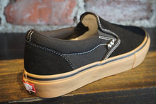 Load image into Gallery viewer, Vans Skate Slip On black/gum
