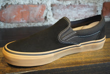 Load image into Gallery viewer, Vans Skate Slip On black/gum
