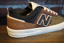 Load image into Gallery viewer, NB Numeric Foy 306 brown/black
