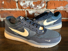 Load image into Gallery viewer, Nike SB PS8 navy/white FV8493-400
