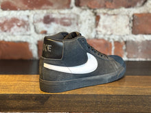 Load image into Gallery viewer, Nike SB Zoom Blazer Mid black/white/black
