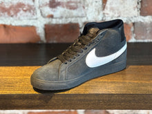 Load image into Gallery viewer, Nike SB Zoom Blazer Mid black/white/black
