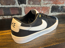 Load image into Gallery viewer, Nike SB Zoom Blazer Low Pro GT black/white
