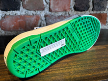 Load image into Gallery viewer, Vans Skate Old Skool Wafflecup white/green
