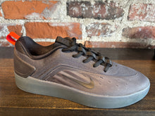 Load image into Gallery viewer, Nike SB Zoom Nyjah 4 cool grey
