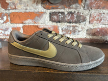 Load image into Gallery viewer, Nike SB Zoom Tennis Classic deep pewter/olive
