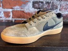 Load image into Gallery viewer, Nike SB Force 58 medium olive
