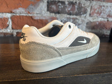 Load image into Gallery viewer, Nike SB Malor light bone
