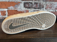 Load image into Gallery viewer, Nike SB Malor light bone

