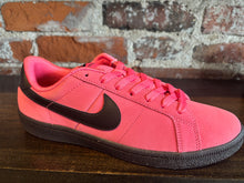 Load image into Gallery viewer, Nike SB Zoom Tennis Classic WC hyper pink

