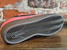 Load image into Gallery viewer, Nike SB Zoom Tennis Classic WC hyper pink
