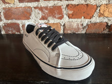 Load image into Gallery viewer, Vans AVE classic low x Hockey white
