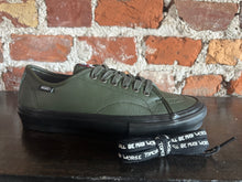Load image into Gallery viewer, Vans AVE classic low X Hockey green/black
