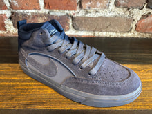 Load image into Gallery viewer, Nike SB React Leo navy/navy IR1889-400
