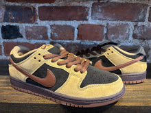 Load image into Gallery viewer, Nike SB Dunk Low Pro Lt. Brown/black
