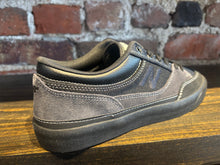 Load image into Gallery viewer, NB Numeric Franky 417 Low grey/black
