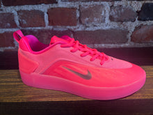 Load image into Gallery viewer, Nike SB Zoom Nyjah 4 hyper pink
