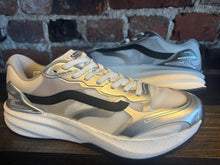 Load image into Gallery viewer, Vans Rapid LX silver/white
